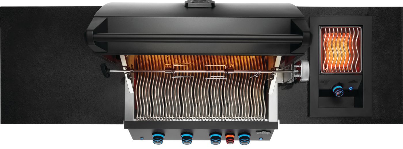OASIS™ 300 Outdoor Kitchen, Built-in 700 Series 32 *Special Order Only*